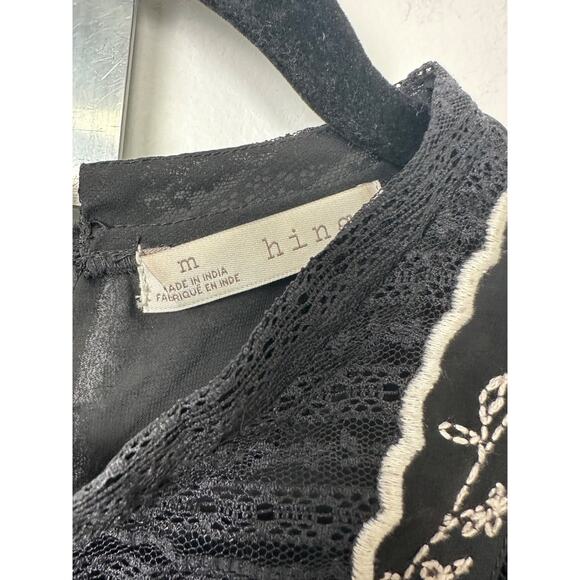 Womens M Hinge Black White Embroidered sleeveless Shirt Top w/ Lace Boho D52 - Picture 3 of 7
